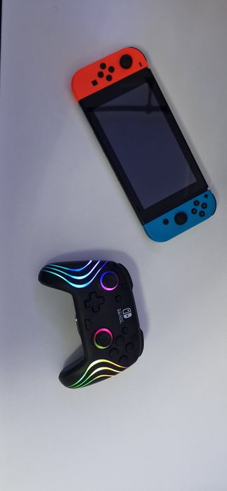 Nintendo Switch cu accesorii multe + 4 jocuri