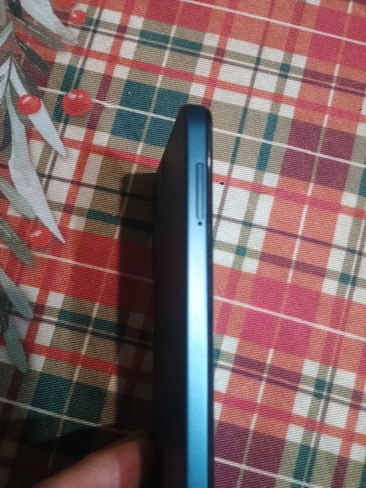 Продавам смартфон Moto g05