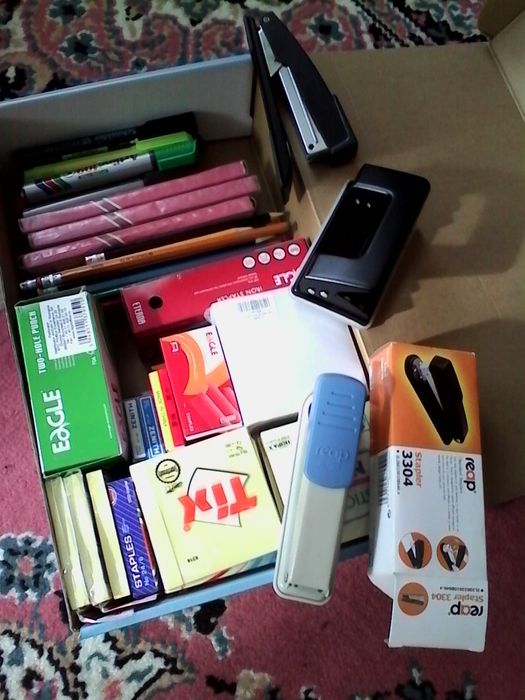 Papetarie,birotica.Capsator,markere,dosare,capse,mine creion,stilouri,