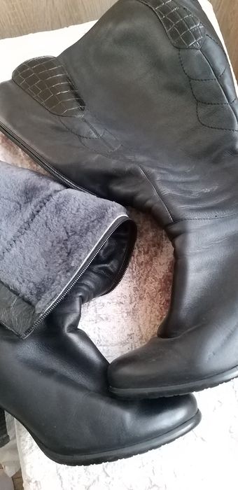 Продам дёшево зимние сапоги.