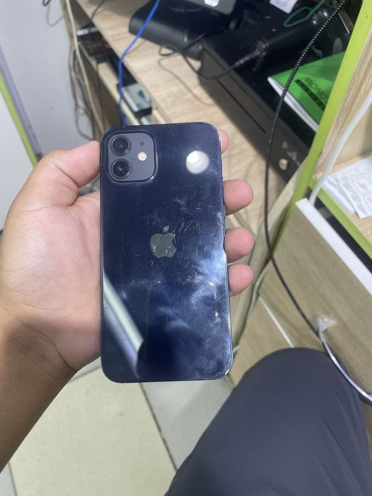 Айфон 12 срочно продам