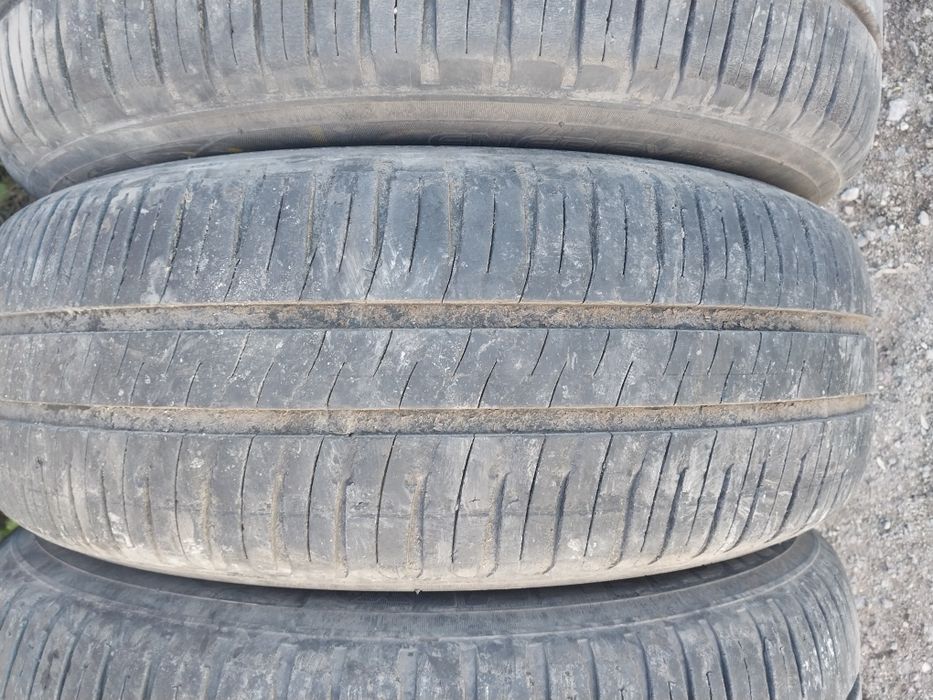 4 шины Michlen 185 65 R14.