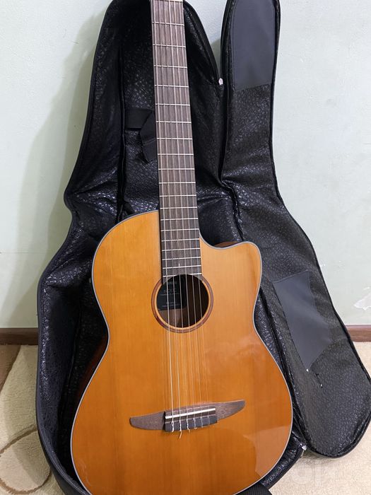 Gitara (Yamaha} classika