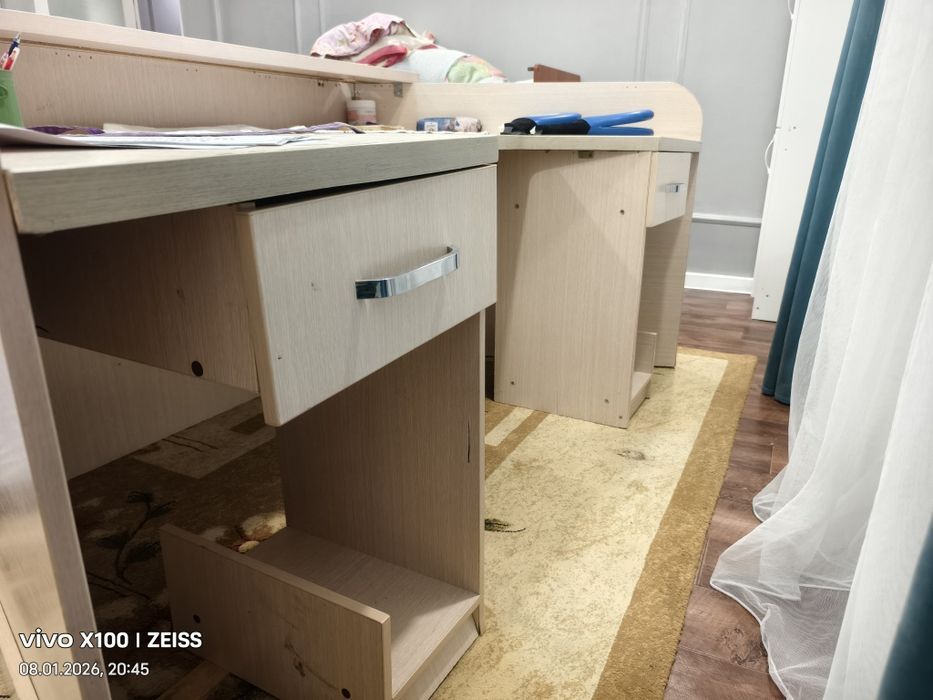 Продаётся компьютерный (письменный) рабочий стол