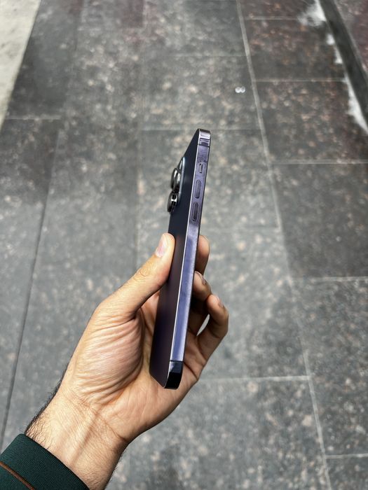 14 pro max сотилади