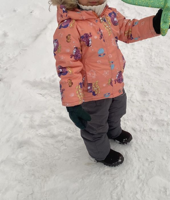 Продам зимние комбинезоны 10 000