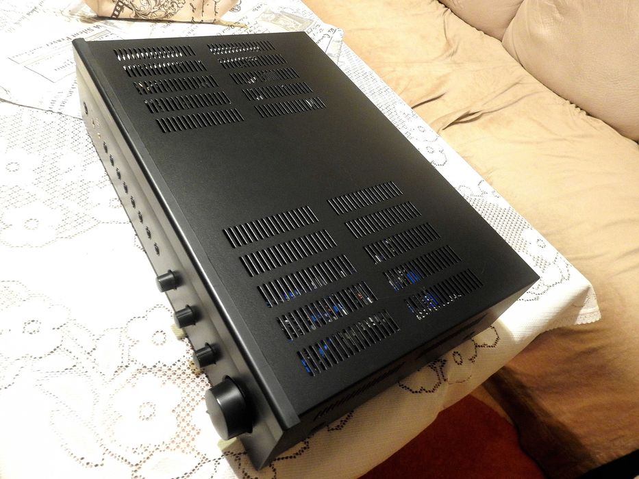 Предлагам усилвател  NAD c326bee +дистанционно