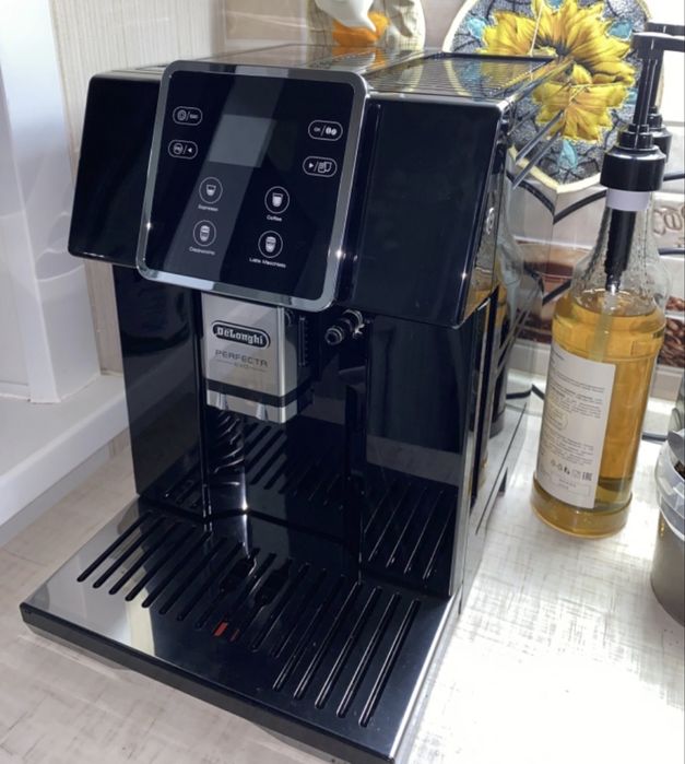 Кофемашина Delonghi ESAM 420.40 B Perfecta Evo