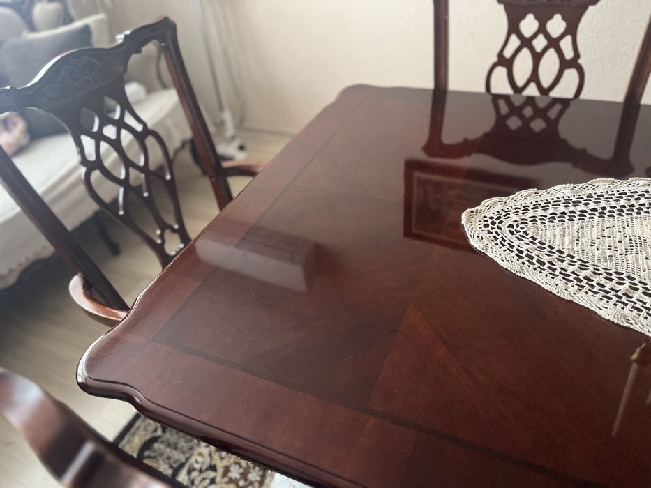 Стилна маса с шест стола