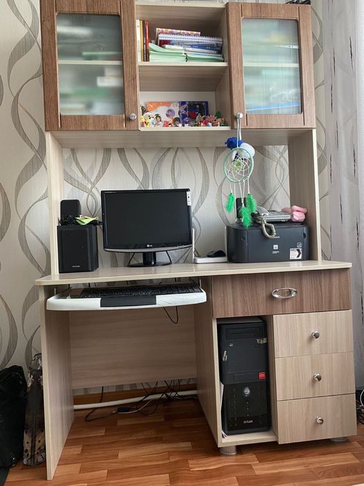 Рабочий стол для дома