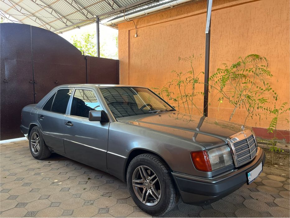 Продается Mercedes-Benz 200E