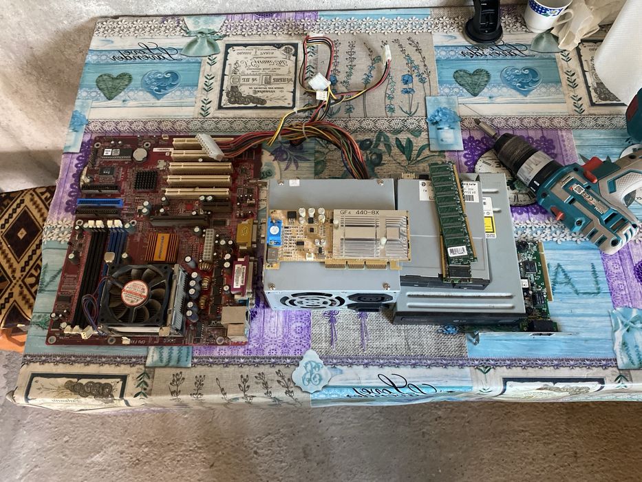 piese pc anii 2000