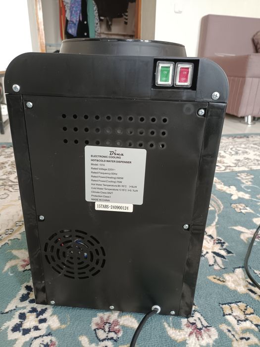 Водный диспенсер (кулер)