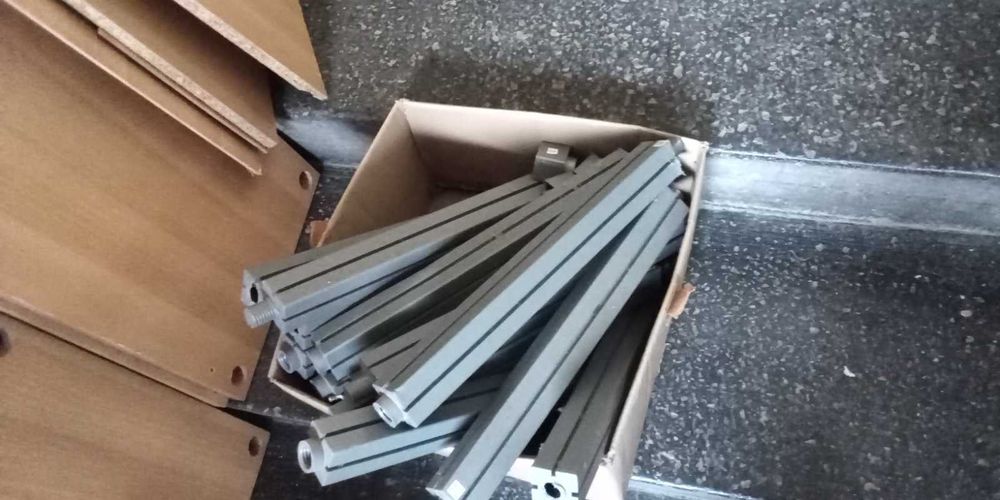 етажерка с вратички Практикер  размери 160 х 80 см