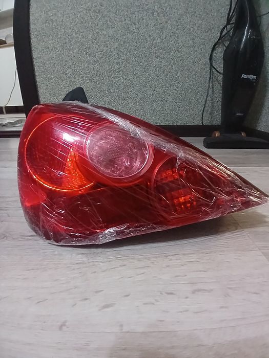 Задний фар Nissan Tiida/Versa