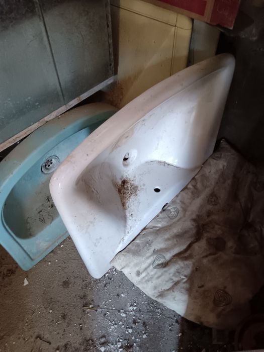 Продаётся все из дома, вещи разные, в хорошом состоянии.