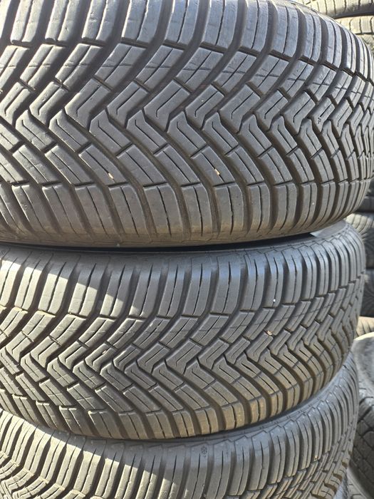 4бр. 215 60 17 Continental всесезонни.