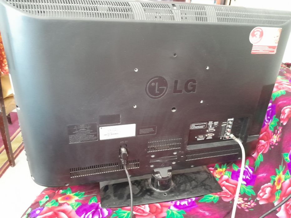 Продам б/у телевизор LG