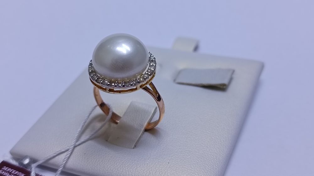 Кольцо с бриллиантами и жемчугом