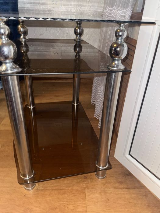 Стол стеклянный в хорошем состояние