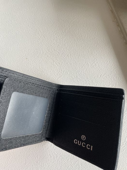 portofel gucci.