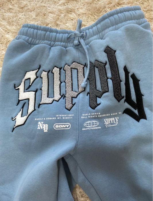 Pantaloni supply demand