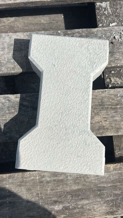 Щампован бетон тротоарни плочки бетонови огради