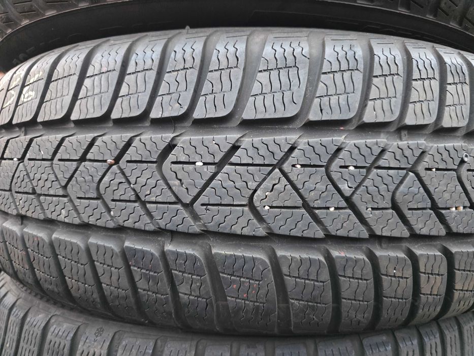 4бр Зимни гуми 205 60 17 - Pirelli