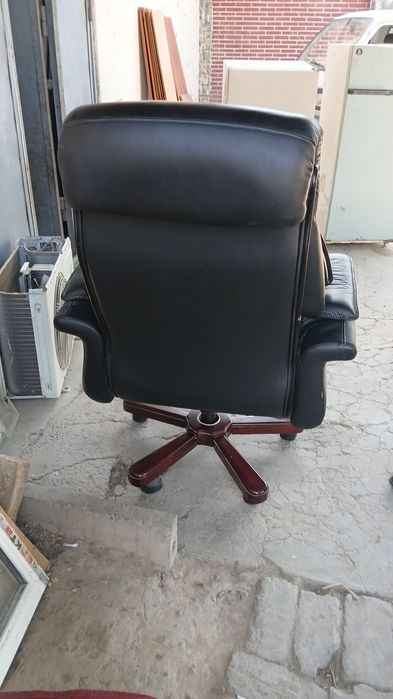 Продам директором кресло