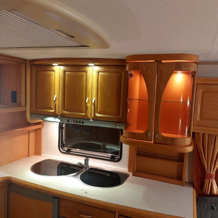 Продавам каравана Hobby Prestige, модел 2005 година