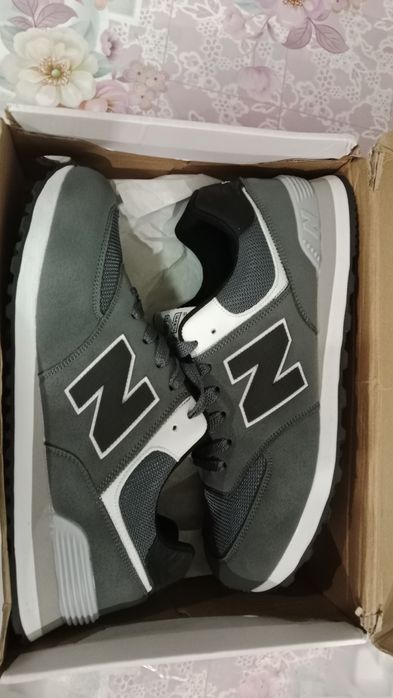 Продам кроссовки 43 р