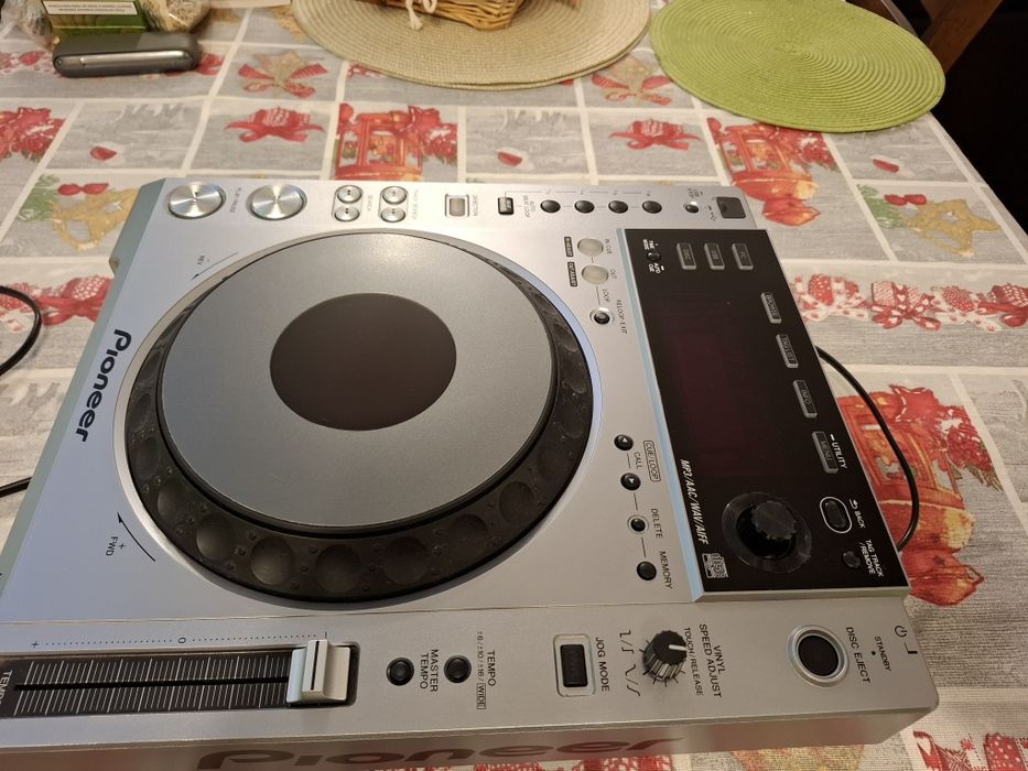 Pioneer CDJ 850 player