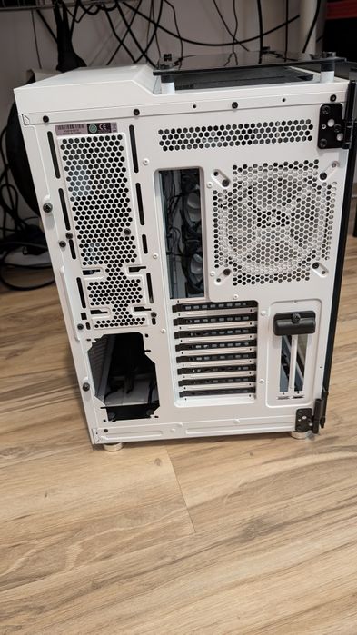 Carcasă Premium Corsair Crystal Series 680X RGB White - Pachet Complet