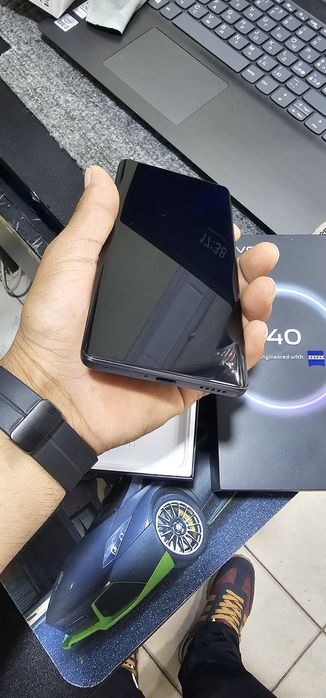 Vivo v40 5G 12+/256 holati idial rasmda hamasi alo koringan abmen yoq
