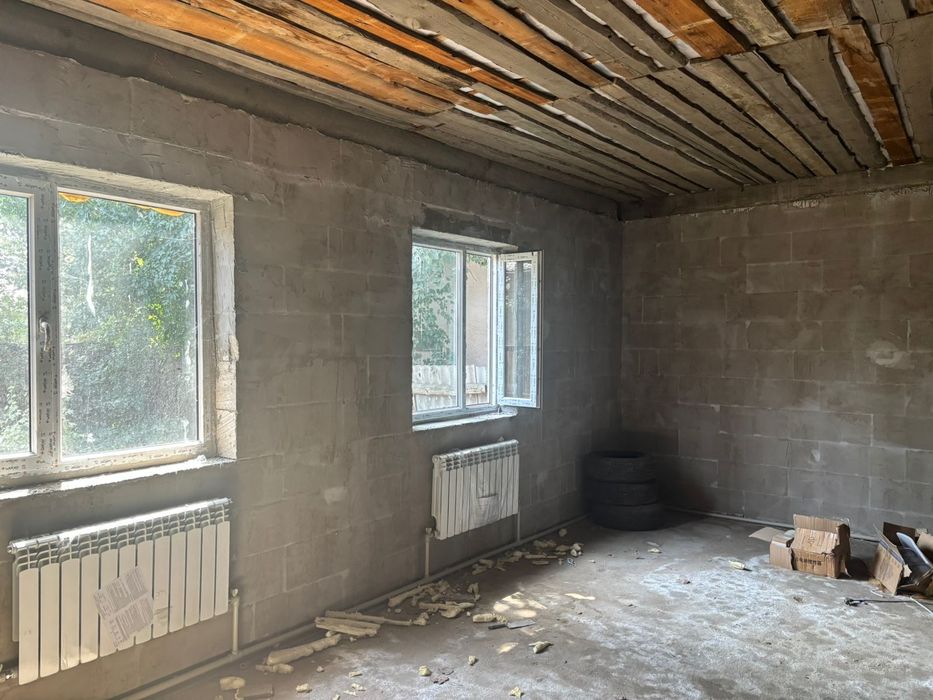 Үй сатылады опше 10 соты . 2 үй бар ..