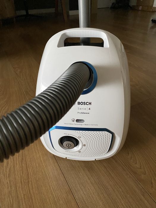 Aspirator cu sac Bosch ProSilence BGLS4SIL1,