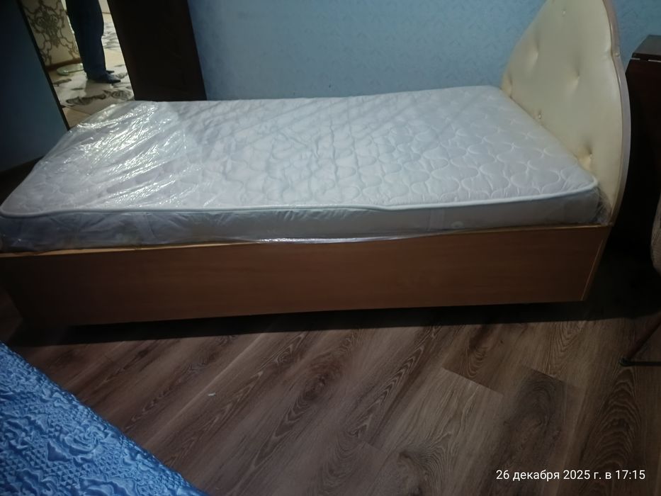 Продам кровать полуторо спальную