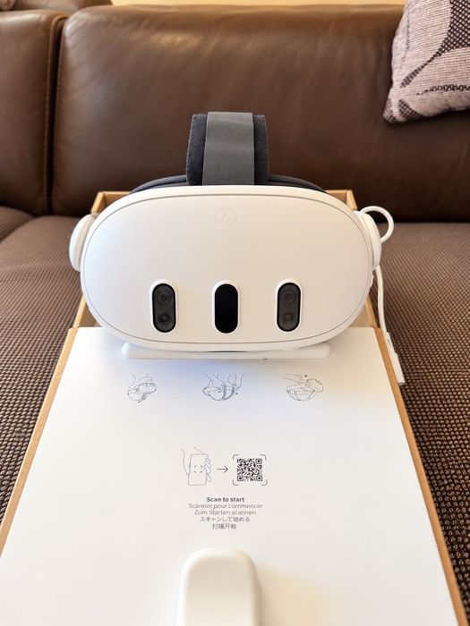 Meta Quest 3 128GB + KIWI Design Battery Head Strap + 2 контролера + кутия