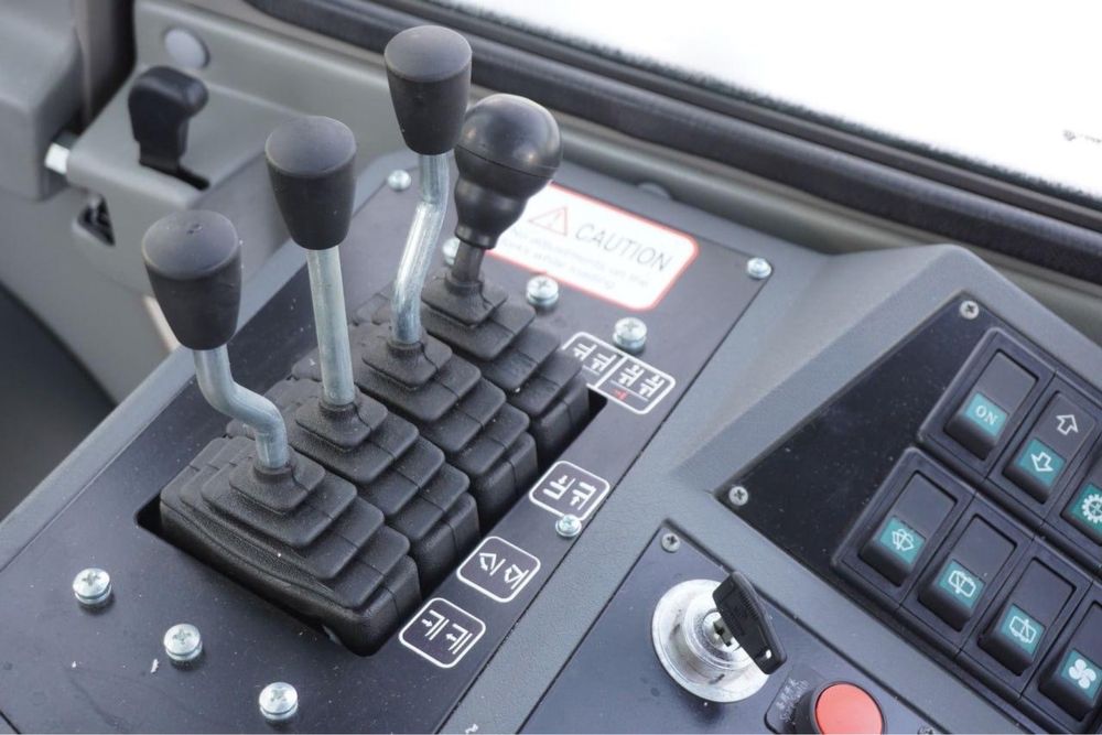 Вилочный погрузчик (кара) 14тонн