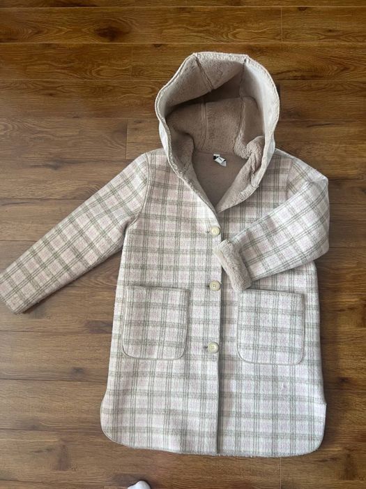 Теплое пальто на девочку 6-9 лет