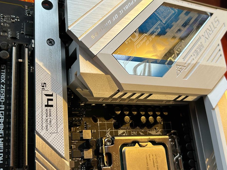 Дъно и процесор Rog Strix Z690-A Gaming WiFi D4 + i9 12900kf dont work