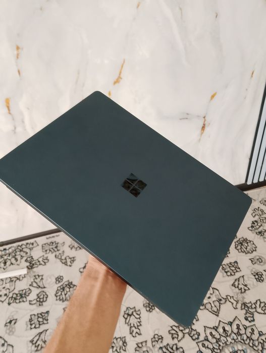 Noutbuk Surface core i5