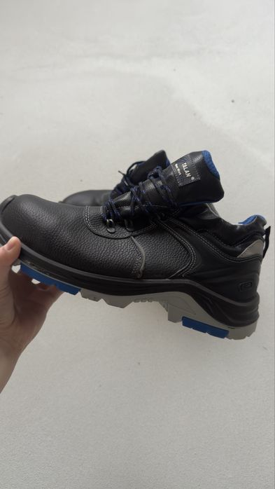 Продам новую спецобувь