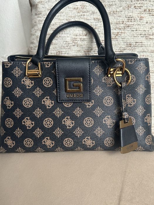 Дамска чанта Guess