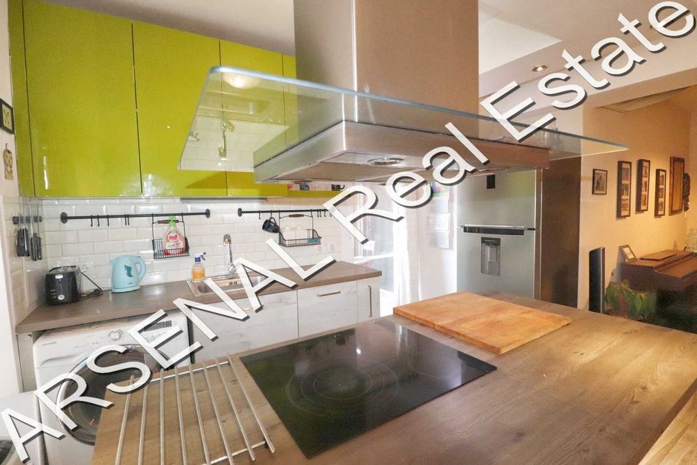 Дава се под наем Тристаен апартамент в София, Център - 110 кв.м за 700 € - Снимка #2