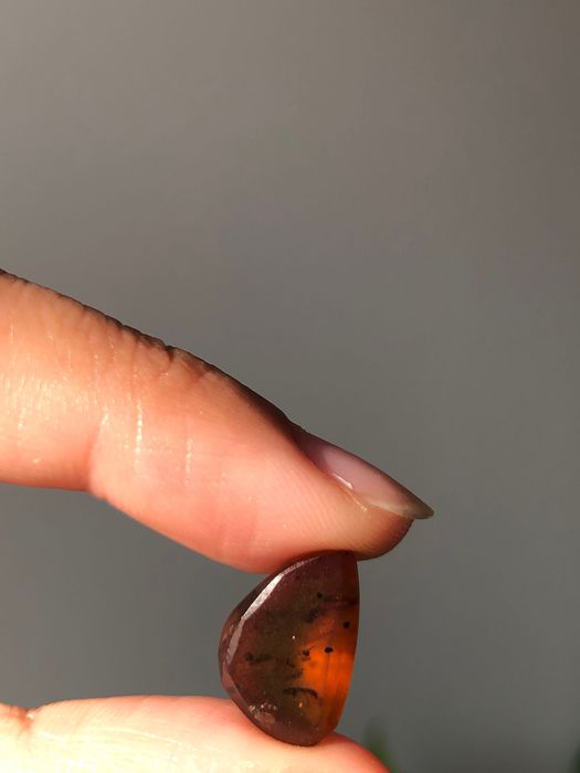 Бирмански кехлибари с включения