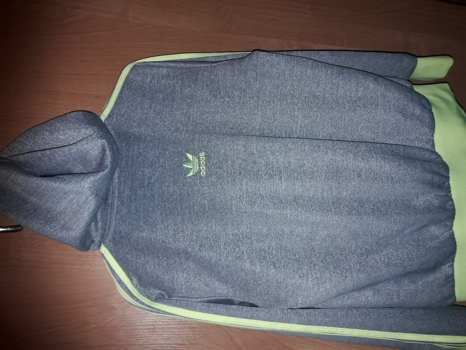 Продам спортивный костюм