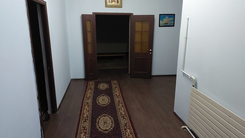 Yangihayot tumani Gulzor mahallasida ijaraga uy bor. Food sityga yaqin