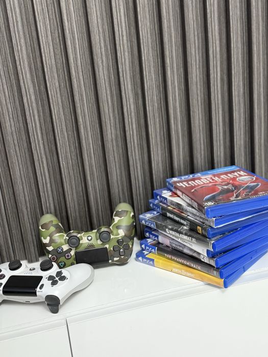 Игровой приставка PS4 2 джостик,+ 9 игры