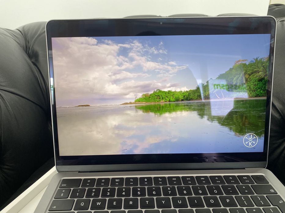 MacBook Air M2 13.6-inch/ 256 Gb / Silver / Cod produs: 9X4T